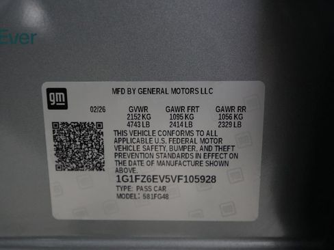 Used 2027 Chevrolet Bolt RS w/ Technology Package FWD image 28