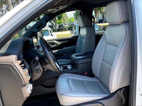 Used 2024 GMC Yukon SLT w/ SLT Luxury Package AWD/4WD image 8
