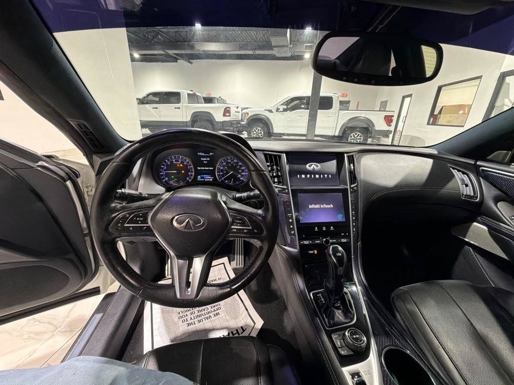 Used 2017 INFINITI Q60 Red Sport 400 RWD image 16
