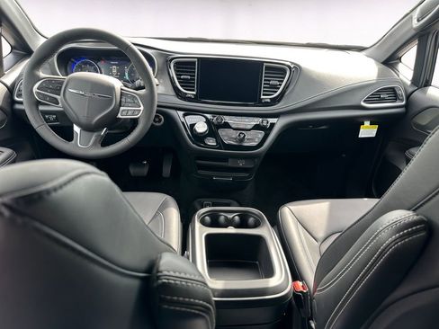 New 2026 Chrysler Pacifica Limited FWD image 10