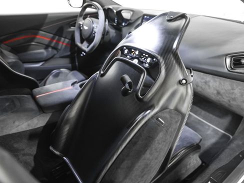 Used 2023 Aston Martin V8 Vantage Coupe RWD image 27