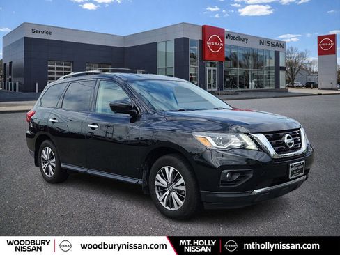 Certified 2020 Nissan Pathfinder SL image 1