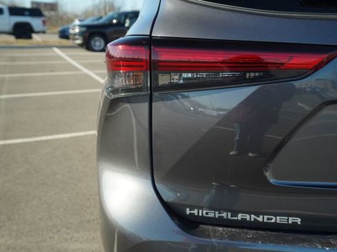 Used 2021 Toyota Highlander XLE image 42