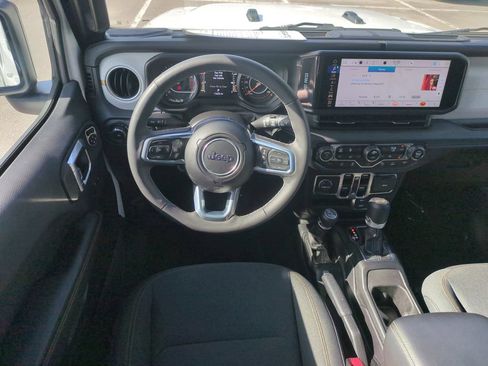 Used 2025 Jeep Wrangler Unlimited Sahara w/ Safety Group AWD/4WD image 17