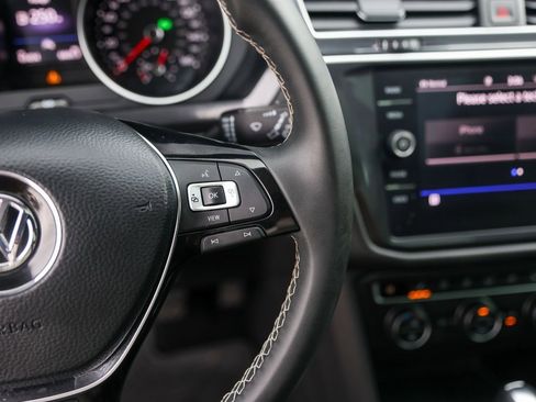 Used 2021 Volkswagen Tiguan SE w/ Panoramic Sunroof Package image 13