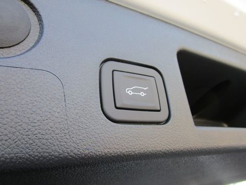 New 2026 GMC Terrain AT4 w/ Technology Package II AWD/4WD image 15