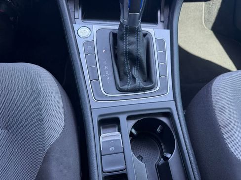 Used 2016 Volkswagen e-Golf SE image 20