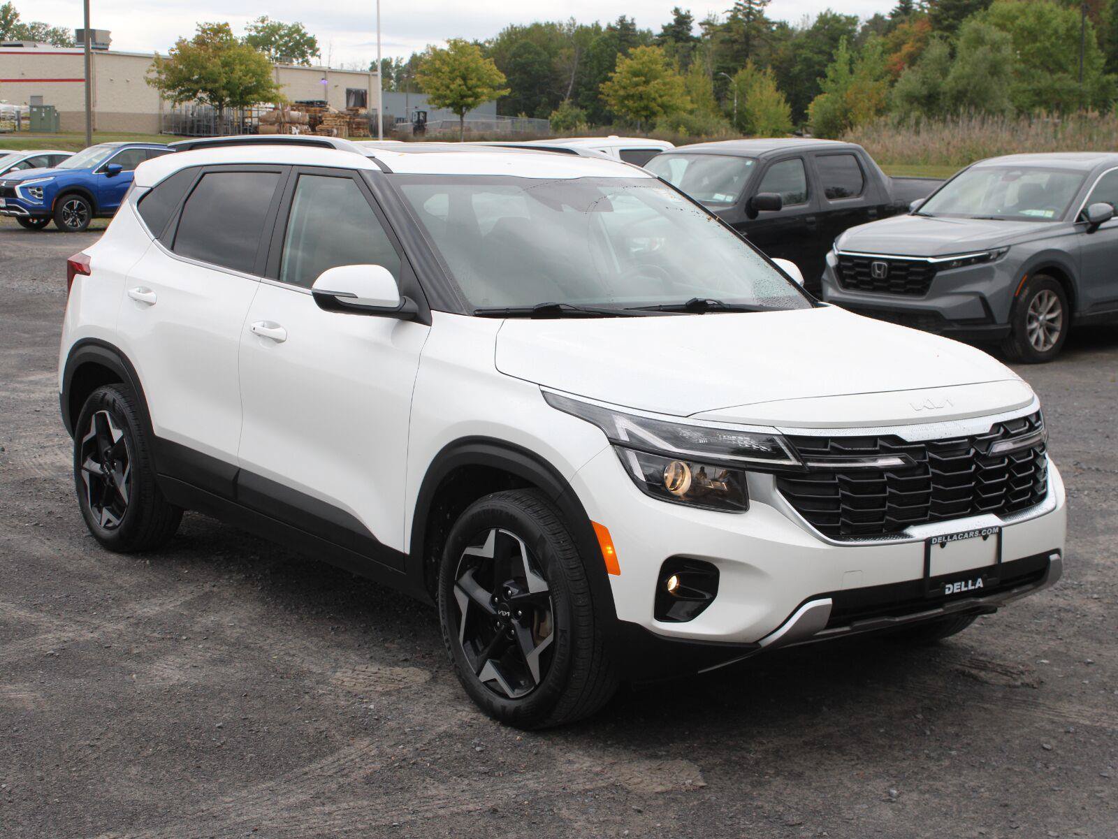 Used 2024 Kia Seltos EX AWD/4WD image 3