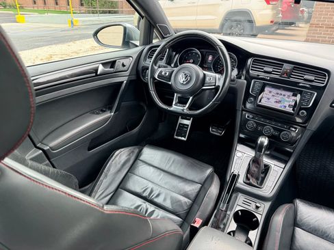 Used 2015 Volkswagen Golf 4-Door image 11