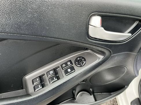 Used 2017 Kia Forte LX image 17