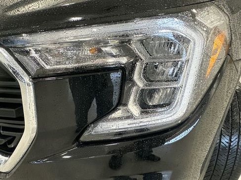 Used 2024 GMC Terrain SLE image 11