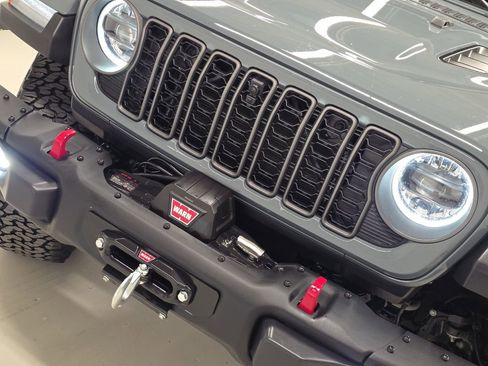 Used 2025 Jeep Wrangler Unlimited Rubicon image 39