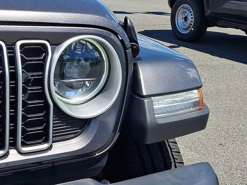 Used 2025 Jeep Wrangler Unlimited Sahara w/ Safety Group AWD/4WD image 9