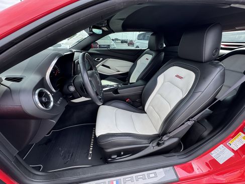 Used 2017 Chevrolet Camaro SS image 10