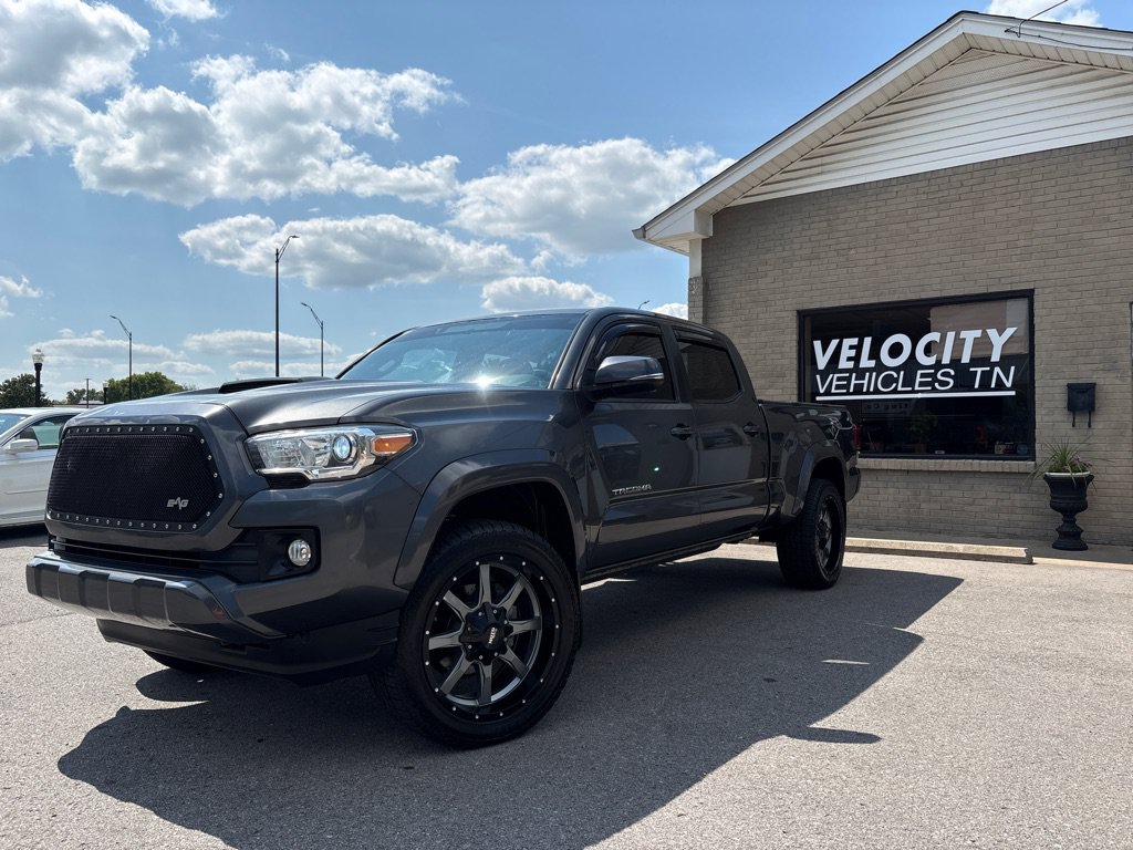 Used 2017 Toyota Tacoma TRD Sport w/ Premium & Technology Package AWD/4WD image 1