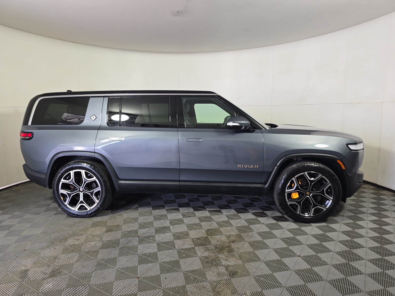 Used 2022 Rivian R1S Launch Edition Quad AWD/4WD image 6