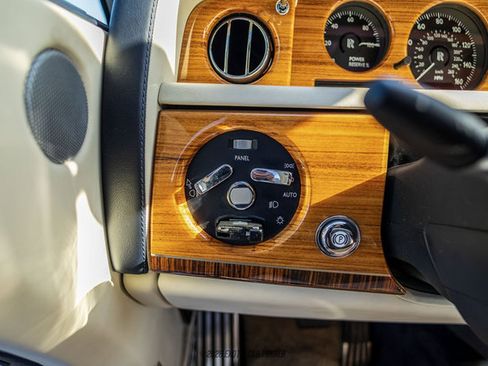 Used 2010 Rolls-Royce Phantom Drophead Coupe RWD image 58