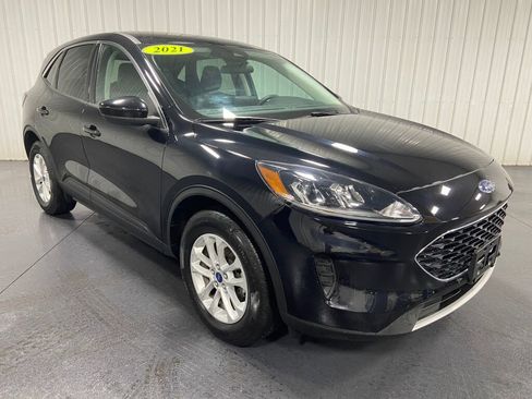 Used 2021 Ford Escape SE image 2