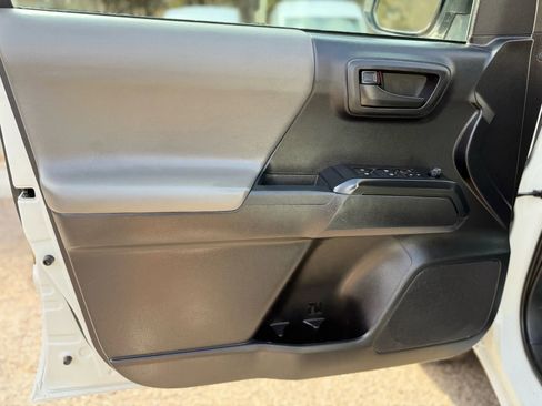 Used 2019 Toyota Tacoma SR w/ SR Convenience Package image 9