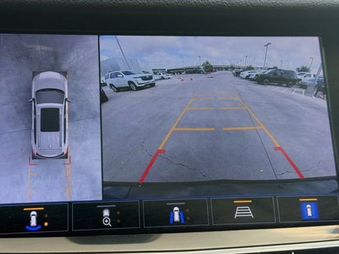 Certified 2022 Cadillac XT6 Sport w/ Technology Package AWD/4WD image 12