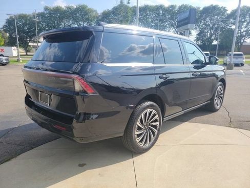Certified 2025 Lincoln Navigator Black Label AWD/4WD image 14