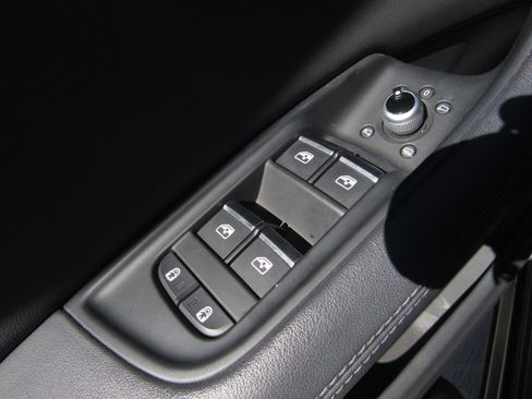 Used 2023 Audi Q7 3.0T Prestige image 24