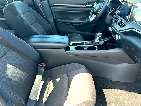 Used 2024 Nissan Altima 2.5 SV image 23