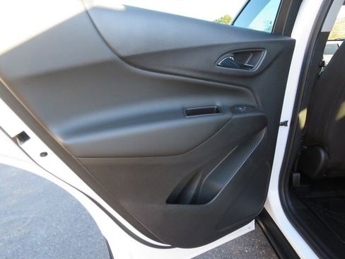 Used 2020 Chevrolet Equinox LT w/ LPO, Floor Liner Package image 31