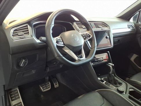 Used 2022 Volkswagen Tiguan SEL R-Line image 9