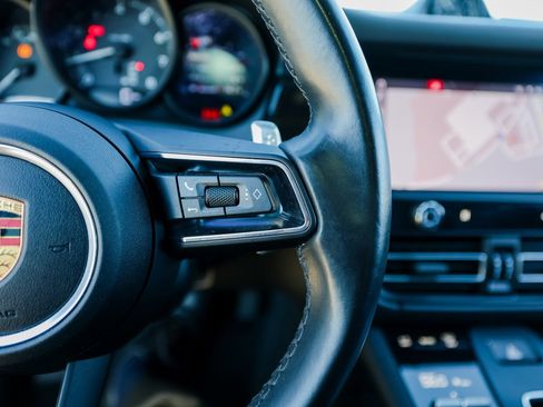 Certified 2022 Porsche Macan image 16