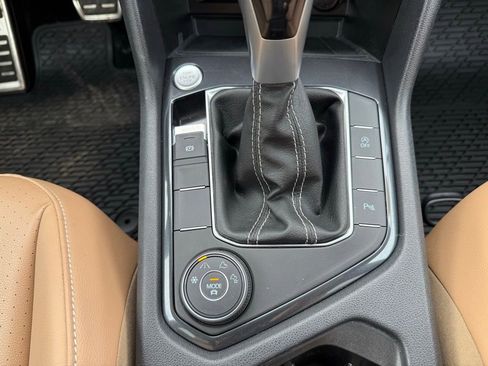 Used 2024 Volkswagen Tiguan SE R-Line image 19