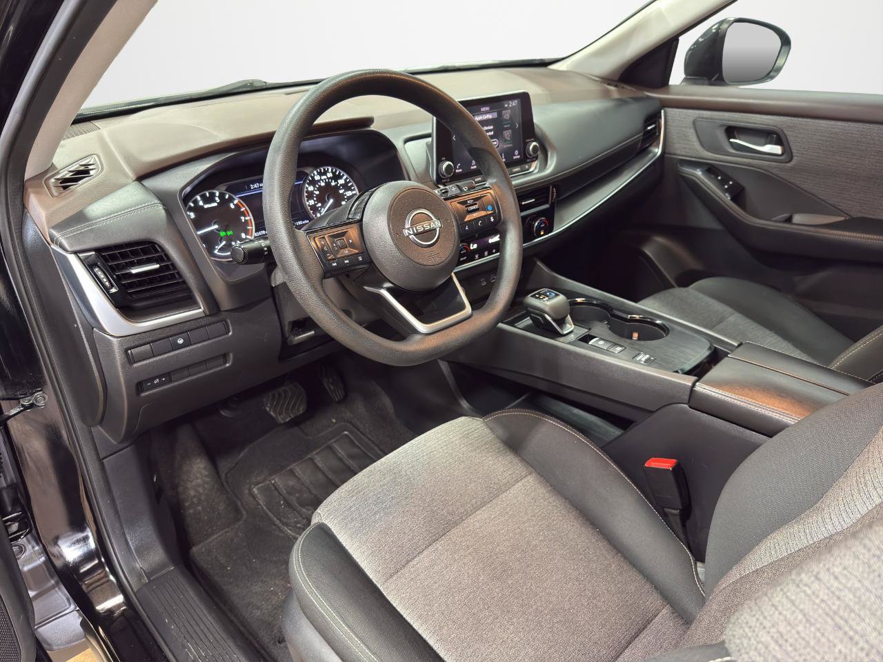 Used 2022 Nissan Rogue SV FWD image 12