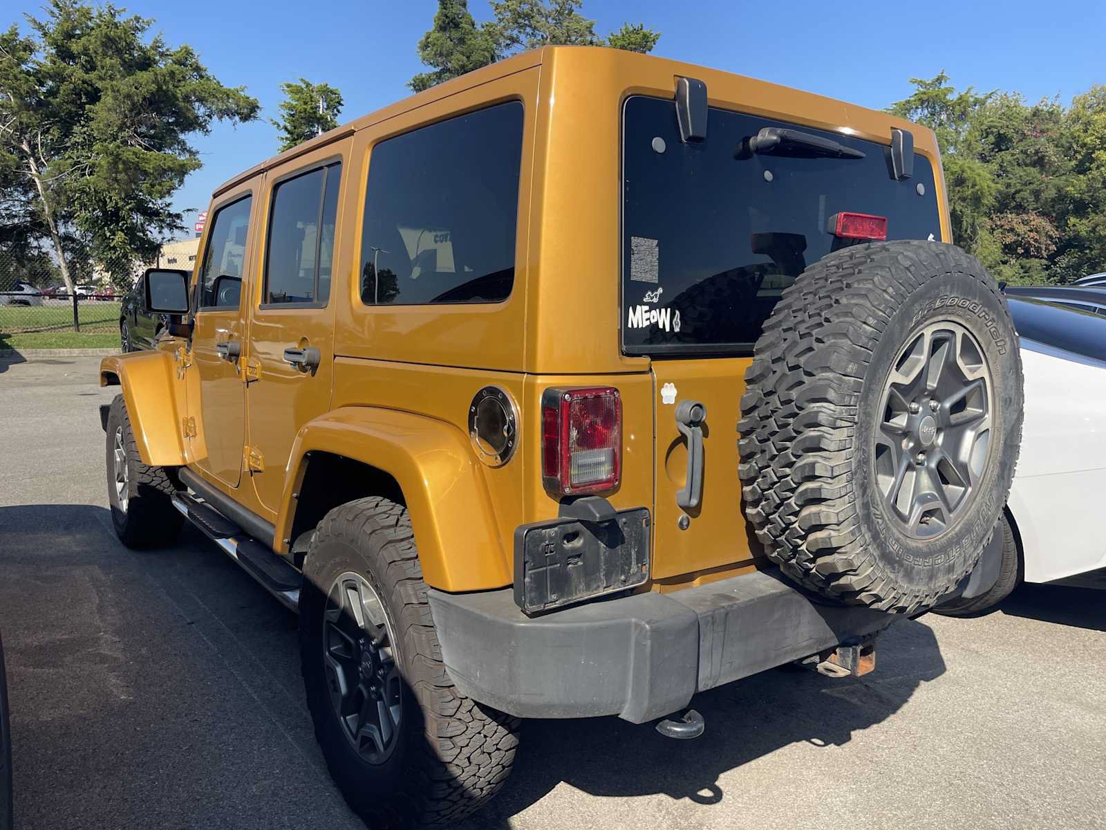 Used 2014 Jeep Wrangler Unlimited Rubicon w/ Connectivity Group AWD/4WD image 4
