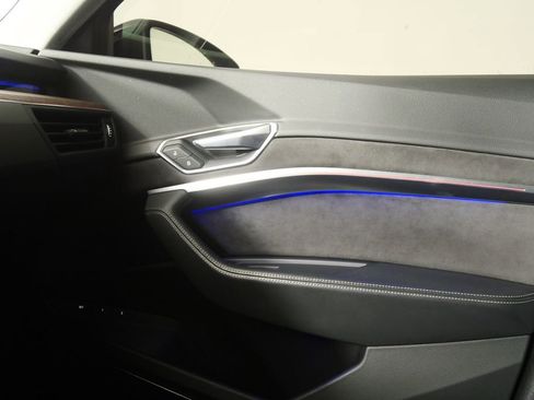 Used 2019 Audi e-tron Prestige w/ Prestige Package image 30