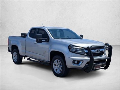 Used 2016 Chevrolet Colorado LT w/ LT Convenience Package RWD image 3
