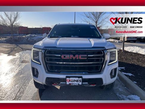 Used 2023 GMC Yukon XL AT4 image 3