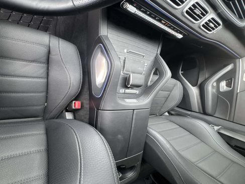 Used 2025 Mercedes-Benz GLS 580 4MATIC image 24