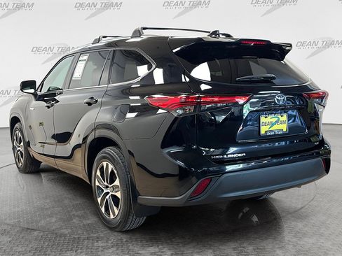 Used 2020 Toyota Highlander XLE AWD/4WD image 6
