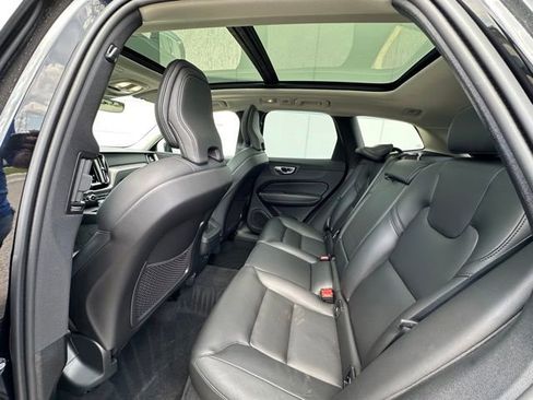 Used 2025 Volvo XC60 B5 Core AWD/4WD image 12