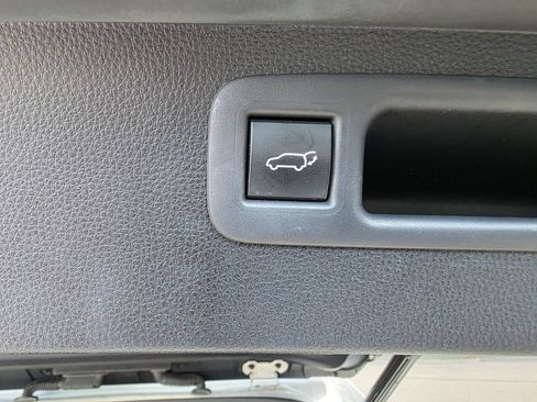 Used 2021 Toyota Highlander XLE AWD/4WD image 20