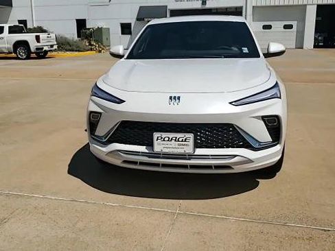 New 2025 Buick Envista Avenir image 3