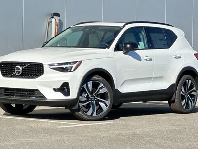 New 2026 Volvo XC40 B5 Ultra w/ Climate Package