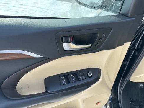 Used 2019 Toyota Highlander Limited image 10