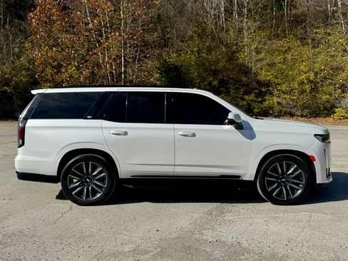 Used 2022 Cadillac Escalade Sport Platinum w/ LPO, ONYX Package image 7