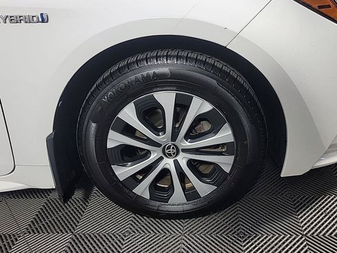 Used 2020 Toyota Corolla LE FWD image 3