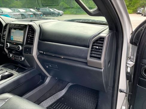 Used 2018 Ford Expedition Max XLT w/ Equipment Group 202A AWD/4WD image 13