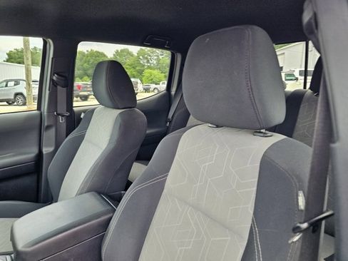 Used 2022 Toyota Tacoma TRD Off-Road RWD image 18