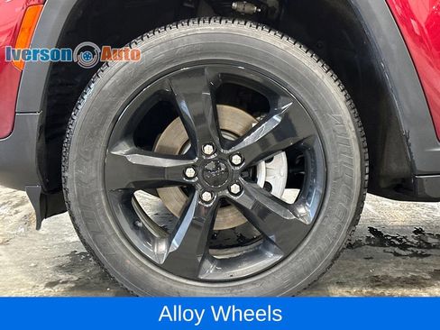 Used 2023 Jeep Grand Cherokee Altitude image 12