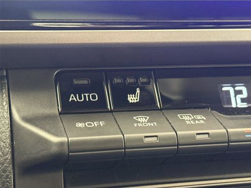 Used 2025 Toyota Camry XLE image 32