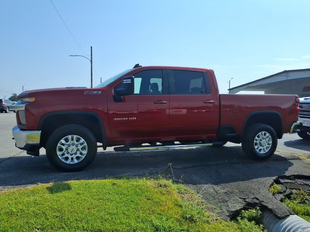Used 2021 Chevrolet Silverado 3500 LT w/ Convenience Package AWD/4WD image 4